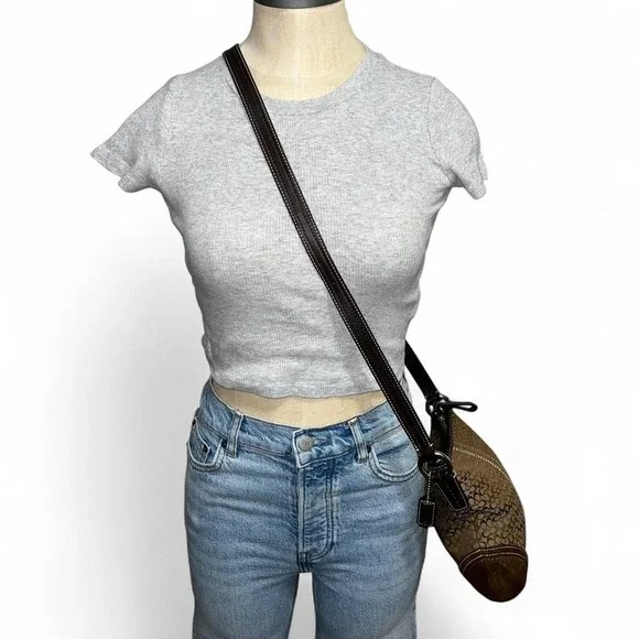 Coach Signature Canvas and Leather cross body Bag in brown and tan - Picture 3 of 8